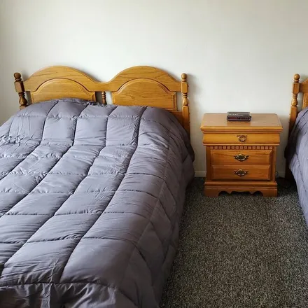Rent this 3 bed condo on Algoma