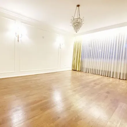 Rent this 3 bed apartment on The Polygon in 89 Avenue Road, London
