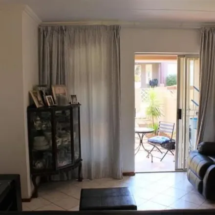 Image 1 - Loddon Road, Mulbarton, Johannesburg, 2001, South Africa - Townhouse for rent