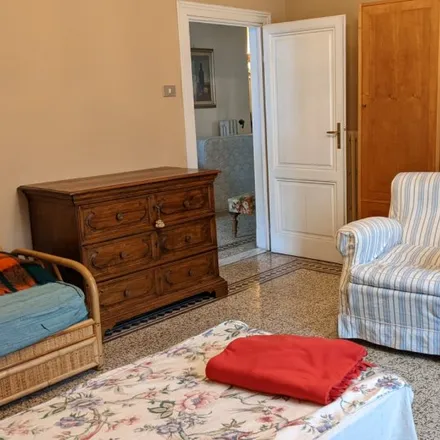 Rent this 5 bed room on Via Gianfrancesco Pagnini 4 in 50129 Florence FI, Italy