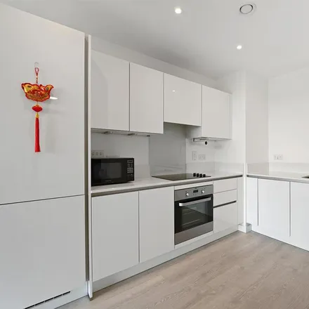 Image 3 - Western Avenue, London, W3 7AJ, United Kingdom - House for rent