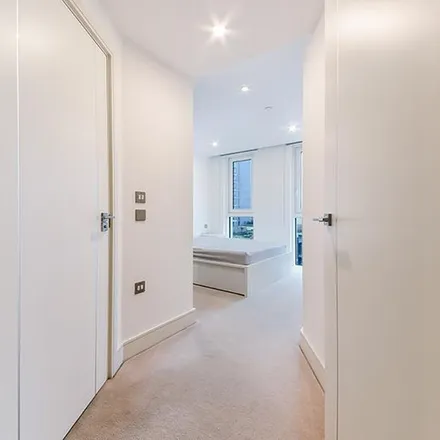 Rent this 3 bed apartment on Altitude in Alie Street, London