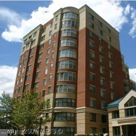 Rent this 2 bed condo on Lexington Square 3830 in 3830 9th Street North, Arlington