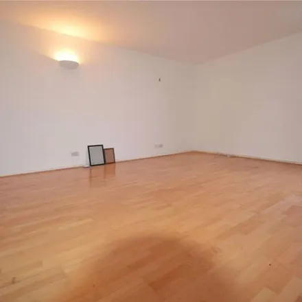 Image 1 - Whitehorse Road, London, CR0 2AX, United Kingdom - Apartment for rent