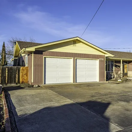 Buy this 3 bed house on 1711 Brookhurst Street in Medford, OR 97504