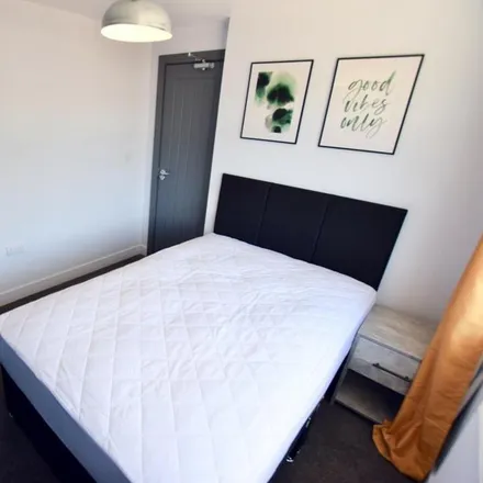 Rent this 1 bed room on 2 in 4, 6