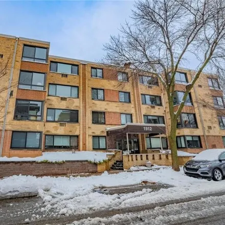 Buy this 1 bed condo on 1912 Dupont Avenue South in Minneapolis, MN 55403