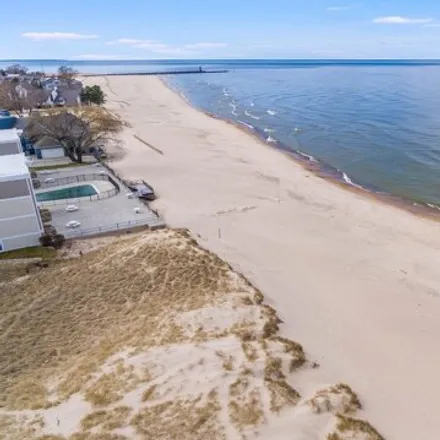 Image 4 - 260 North Shore Drive, South Haven, MI 49090, USA - House for sale