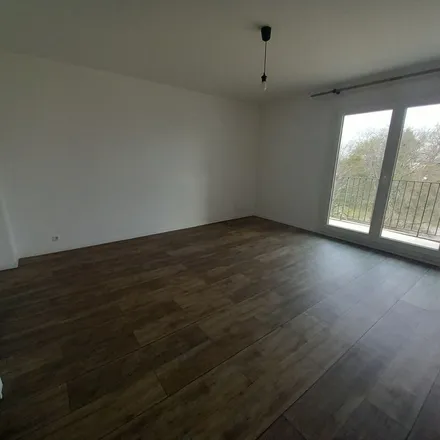 Rent this 3 bed apartment on Place de l'Église in 33400 Talence, France