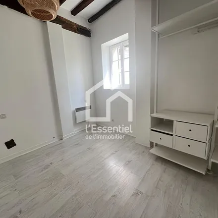 Rent this 2 bed apartment on 46 Grande Rue in 78130 Chapet, France