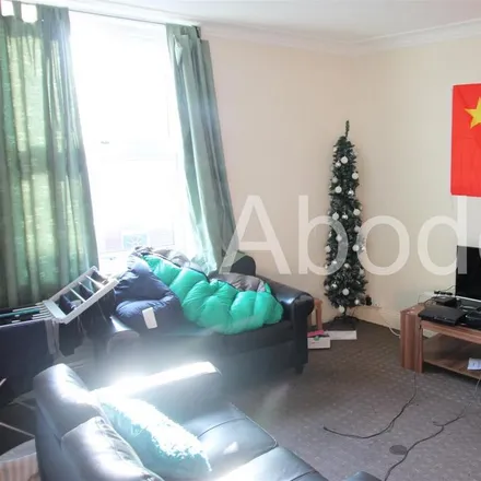 Rent this 3 bed house on Autumn Place in Leeds, LS6 1RJ
