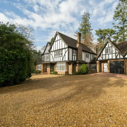 Buy this 6 bed house on The Orchard in Chilworth Road, North Baddesley