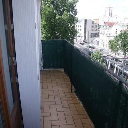 Rent this 2 bed apartment on 197 Avenue de Grammont in 37000 Tours, France