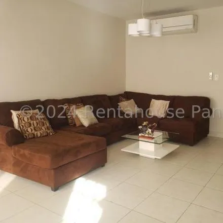 Rent this 3 bed house on Panamá