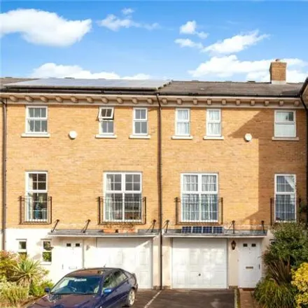 Rent this 4 bed townhouse on Block K in 115-120 Reliance Way, Oxford