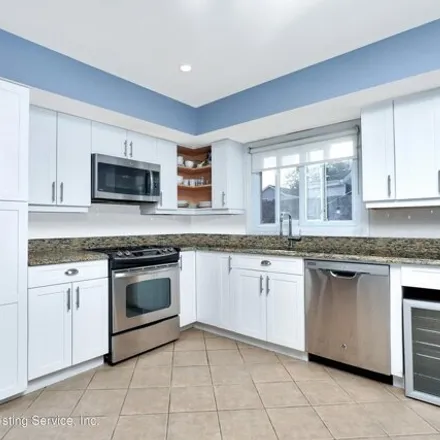 Image 7 - 290 Nugent Street, New York, NY 10306, USA - House for sale