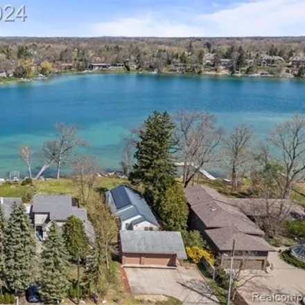 Image 3 - 6316 Commerce Road, West Bloomfield Township, MI 48324, USA - House for sale