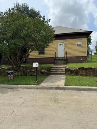 Buy this 2 bed house on 710 Mc Curdy Street in Fort Worth, TX 76104