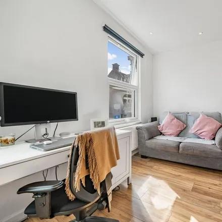 Rent this 2 bed apartment on Cardigan Road in London, SW19 1AP