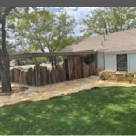 Buy this 2 bed house on 302 East Broadway Street in Stephenville, TX 76401