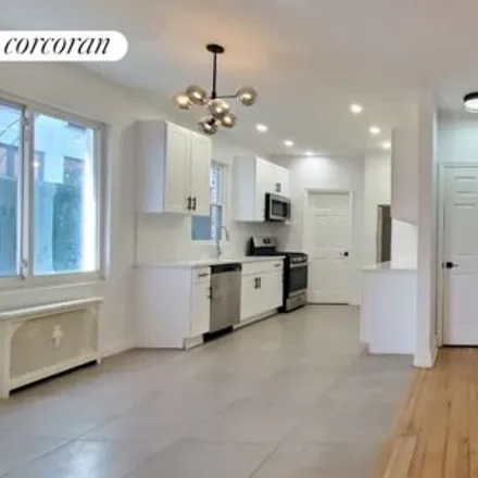 Rent this 3 bed house on 3109 Sedgwick Avenue in New York, NY 10463