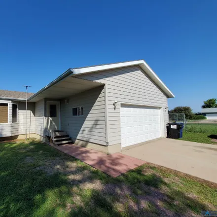 Buy this 3 bed house on Hemlock Avenue in Lincoln County, SD 57064