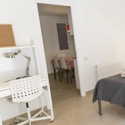 Rent this 4 bed room on Casa Ametller in Carrer de Pi i Margall, 29;31