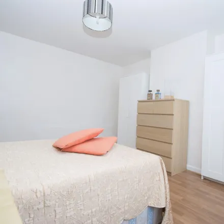 Image 4 - First Avenue, London, W3 7JL, United Kingdom - Room for rent