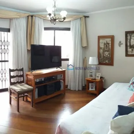 Buy this 4 bed apartment on Rua Santo Irineu 600 in Chácara Inglesa, São Paulo - SP