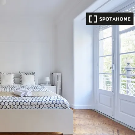 Rent this 6 bed apartment on Rua da Sociedade Farmacêutica 99 in 1150-213 Lisbon, Portugal