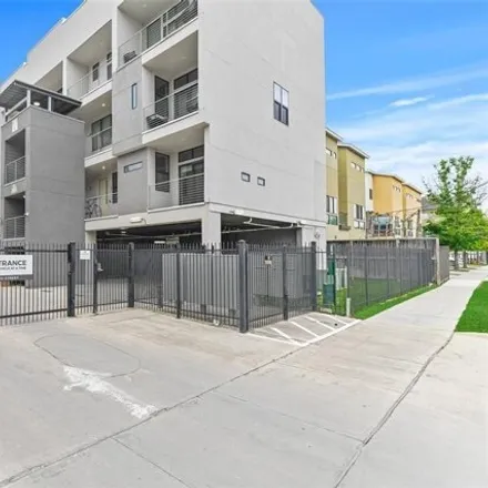 Buy this 1 bed condo on 2471 Crawford Street in Houston, TX 77004
