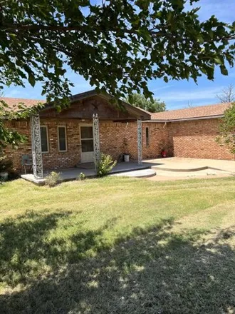 Image 2 - 453 North Perry Street, Pampa, TX 79065, USA - House for sale