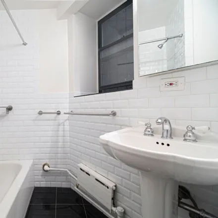 Image 6 - 323 E 8th St # 1cg, New York, 10009 - Apartment for sale