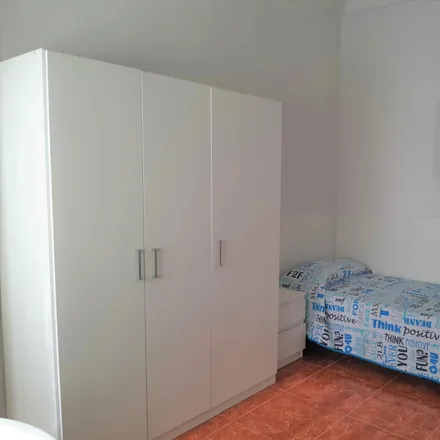 Rent this 5 bed room on Calle de Hilarión Eslava in 44, 28015 Madrid