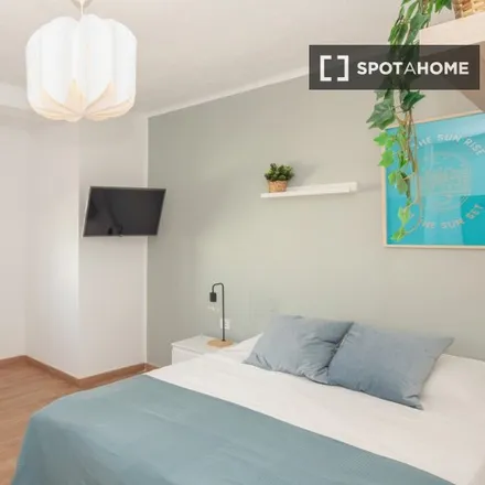 Rent this 5 bed room on Plaça de Calabuig in 6, 46011 Valencia