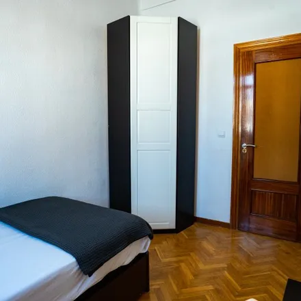 Image 3 - Madrid, Calle de Escosura, 21, 28015 Madrid - Room for rent