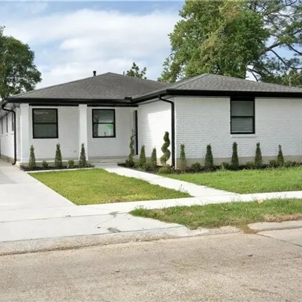 Buy this 4 bed house on 750 Oaklawn Drive in Metairie, LA 70005