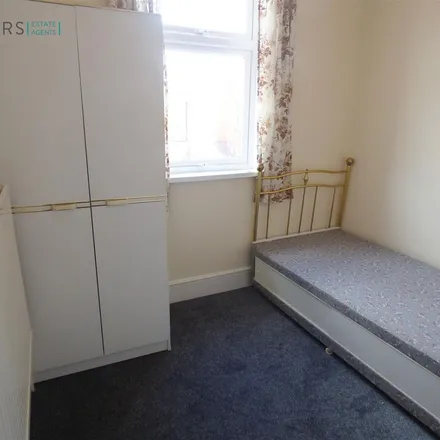 Rent this 3 bed apartment on Steakhouse in 2 Equity Road, Leicester