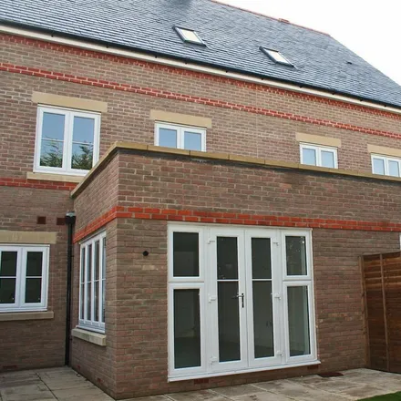Rent this 5 bed townhouse on Augustine Way in Oxford, OX4 4DG