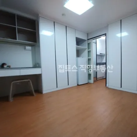 Rent this studio apartment on 서울특별시 관악구 봉천동 866-13