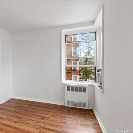 Image 9 - 209-20 18th Avenue, New York, NY 11360, USA - Apartment for sale