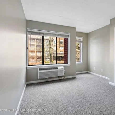 Image 9 - 41 Wellington Court, New York, NY 10314, USA - Apartment for sale