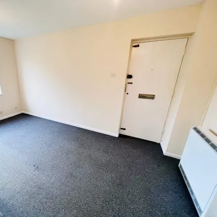 Image 8 - Thornford Drive, Swindon, SN5 7BH, United Kingdom - Apartment for rent