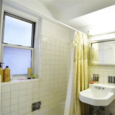 Image 4 - 400 East 66th Street, New York, NY 10065, USA - Condo for sale