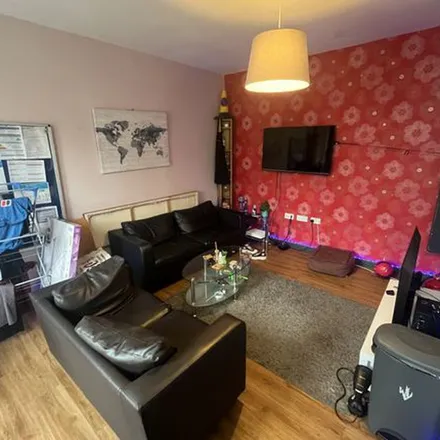 Rent this 5 bed townhouse on Beechwood Terrace in Leeds, LS4 2NG