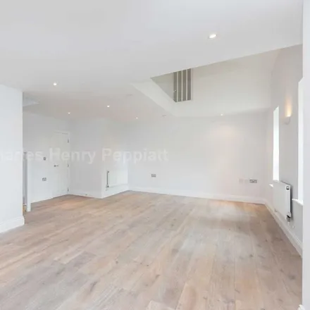 Image 3 - Princess Park Manor, Baron Close, London, N11 3PS, United Kingdom - Apartment for rent