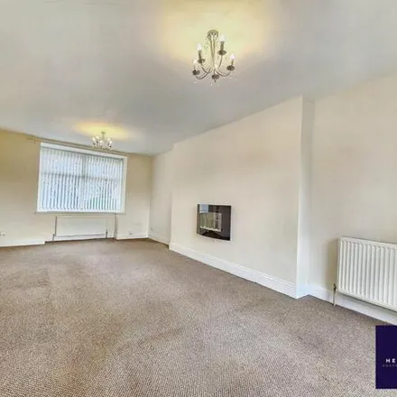 Image 5 - Hillside Close, Manchester, M40 9PQ, United Kingdom - Duplex for sale