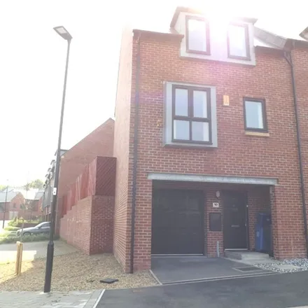 Rent this 3 bed townhouse on Orchid Crescent in Sheffield, S5 6GL