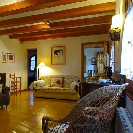 Rent this 6 bed townhouse on 43491 Valls