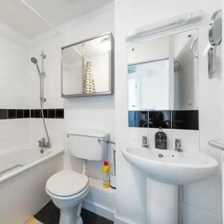 Image 4 - 193 Chatsworth Road, Willesden Green, London, NW2 4RE, United Kingdom - Apartment for sale